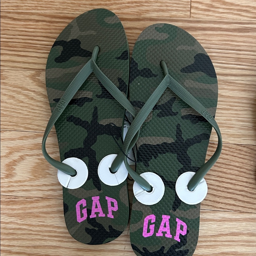 GAP Camouflage and Black Flip Flops - Picture 8 of 14
